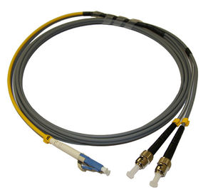 Kabel Patch Serat Optik Lapis Baja 62.5 / 125 MM ST Pengkondisian Konektor LC Mode Tunggal
